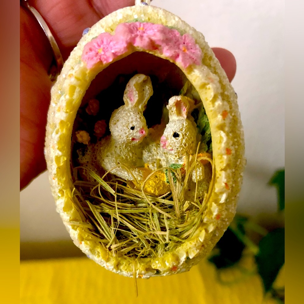 Vintage HALLMARK Diorama Easter Egg
